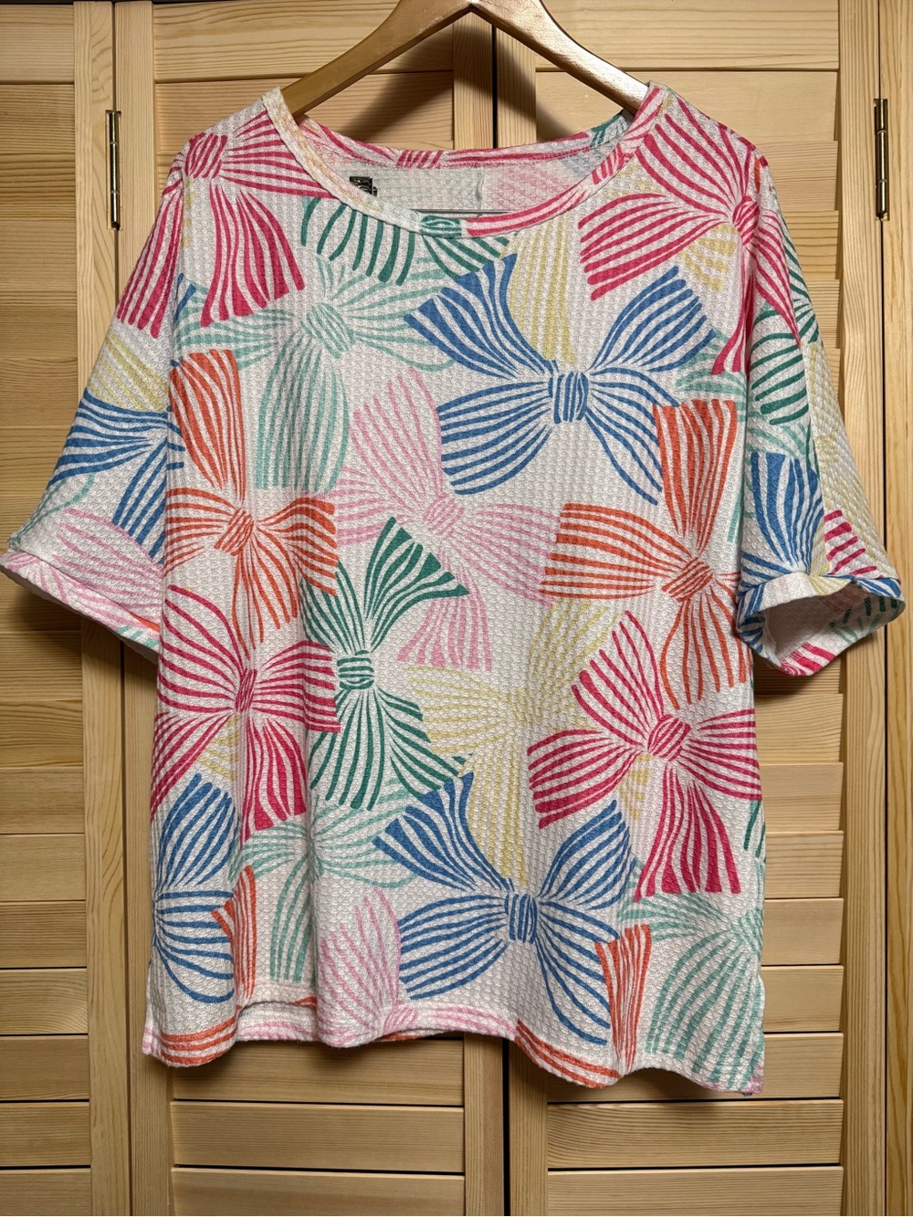 SHEIN White Short Sleeve Top with Multicolor Bow Print